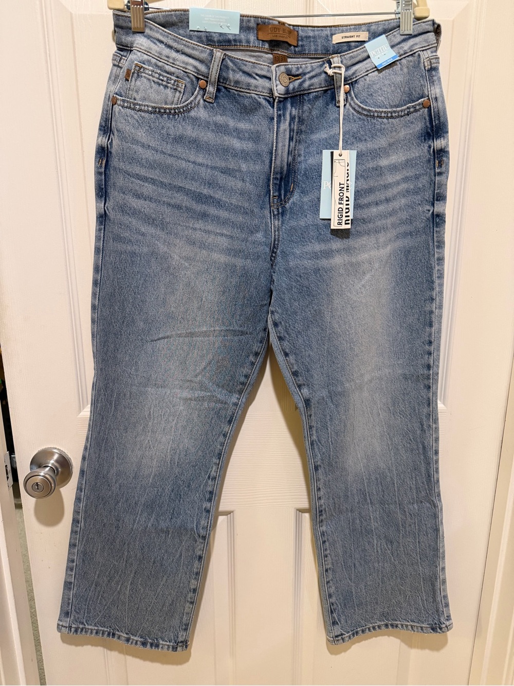 Judy Blue “The Stevie” Mid Rise Rigid Magic Straight Leg Jeans - 13/31 Petite